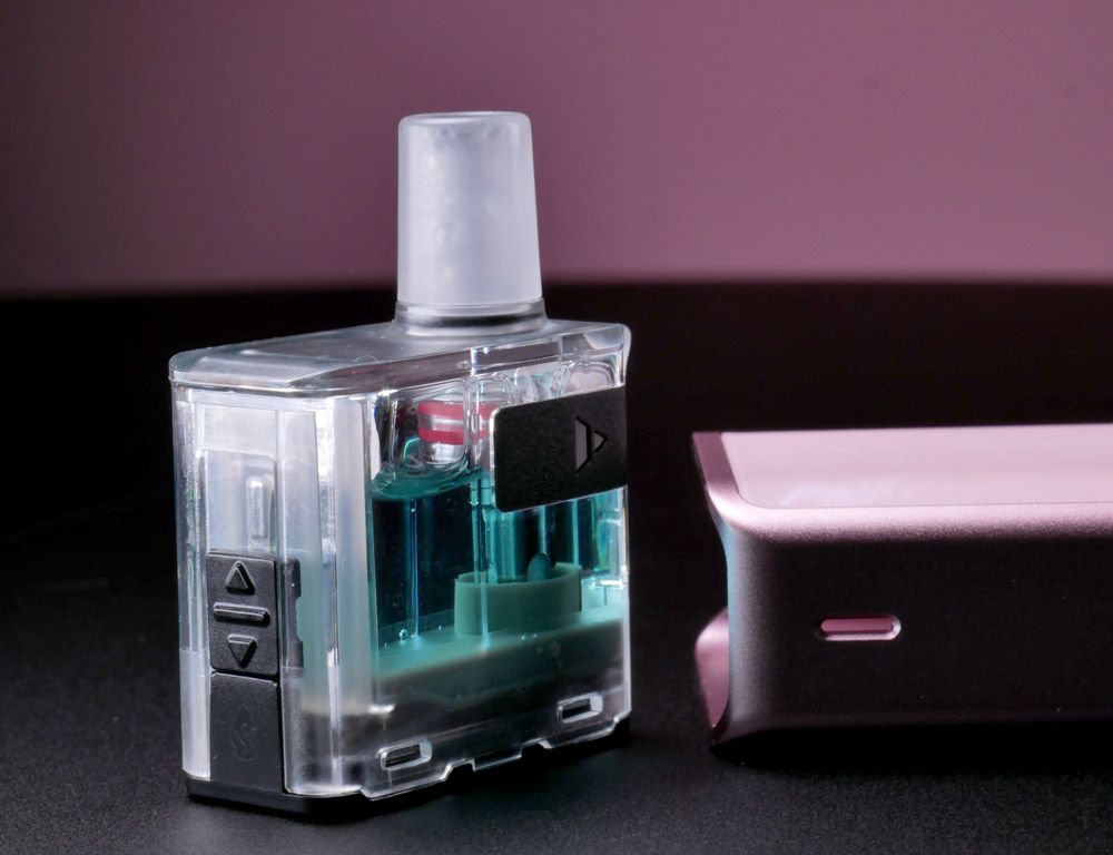 Niveau de e-liquide correct dans une cartouche de pod afin d'éviter un dry-hit