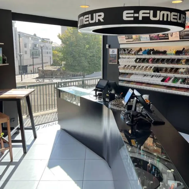 Vos boutiques E-Fumeur : découvrez notre team nantaise